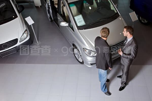 駕駛愉悅與個(gè)性展現(xiàn) 汽車銷售人員如何解讀車輛特點(diǎn)與裝飾用品